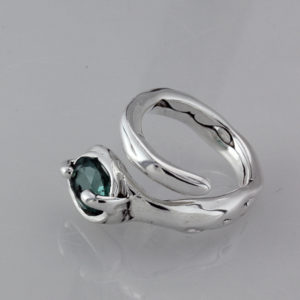 snake ring with green quartz 1b