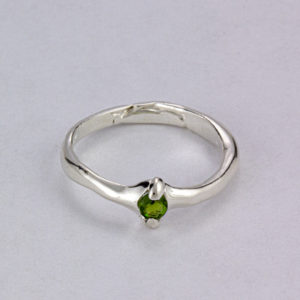 Peridot 3mm ring 1c 1