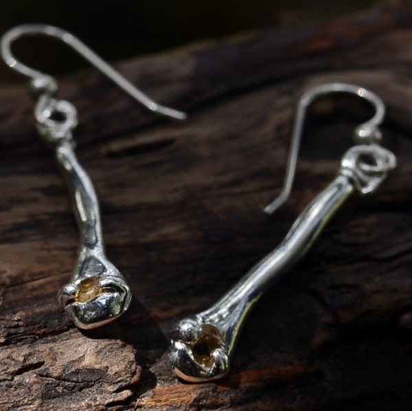 flow earrings with 3 mm stones 1c